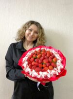 Букет из клубники с рафаэлло