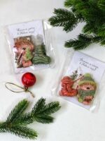 Открытка новогодняя с шоколадными фигурками