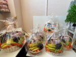 Подарочный набор с фруктами, конфетами и чаем — изображение 2