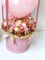 Букет из орехов и конфет в коробке с воздушным шаром — изображение 4