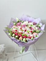 Букет из сладостей с рафаэлло и цветами
